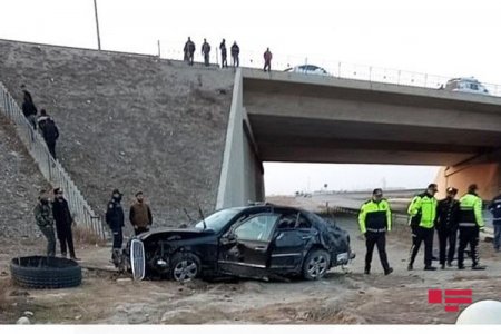 Sumqayıtda avtomobil körpüdən aşıb, 3 nəfər ölüb - VİDEO