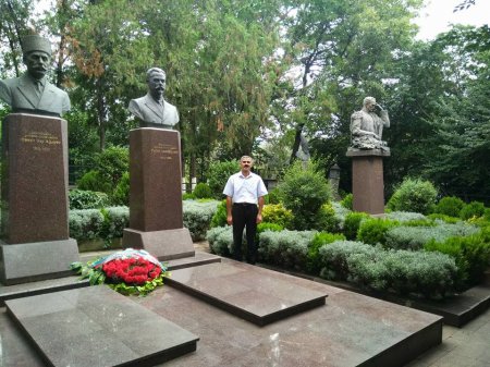 Hüquq müdafiəçisi Oktay Gülalıyev Tbilisidə Botanika bağinda yerləşən  müqəddəs qəbirləri ziyarət edib - FOTOLAR