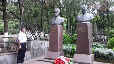 Hüquq müdafiəçisi Oktay Gülalıyev Tbilisidə Botanika bağinda yerləşən  müqəddəs qəbirləri ziyarət edib - FOTOLAR