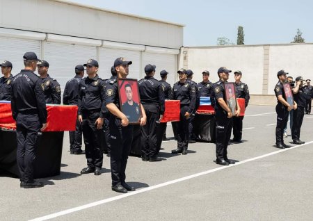 Nazir qətlə yetirilən polis əməkdaşları ilə vida mərasimində iştirak edib 