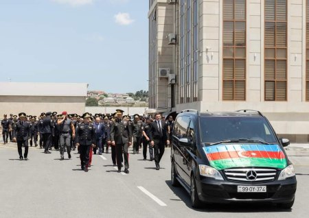 Nazir qətlə yetirilən polis əməkdaşları ilə vida mərasimində iştirak edib 